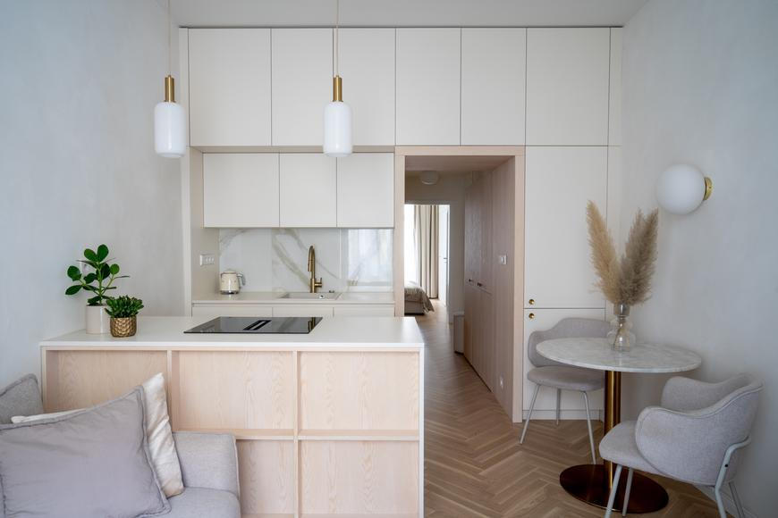 Stačil jeden odvážný krok. Architekti otočili byt naruby a na 38 metrech stvořili zázrak