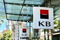 ilustrační foto, Banka, peníze, platební karta, Komerční banka, pobočka