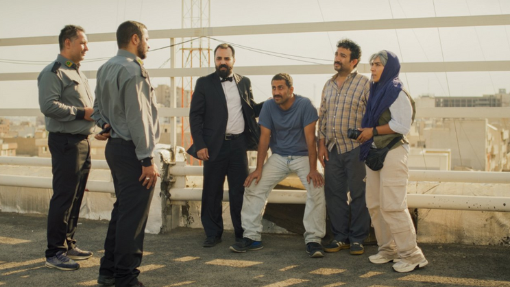 Režisérem i autorem scénáře thrilleru s prvky černé grotesky Drobná nehoda je Džafar Panahí.