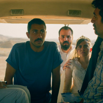 Thrillerové drama s prvky černé grotesky s názvem Drobná nehoda bylo oceněno Zlatou palmou z festivalu v Cannes 2025 a dvěma nominacemi na Oscara. Režisérem i autorem scénáře je Džafar Panahí.