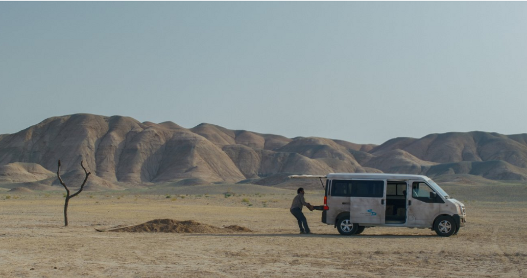 Thrillerové drama s prvky černé grotesky s názvem Drobná nehoda bylo oceněno Zlatou palmou z festivalu v Cannes 2025 a dvěma nominacemi na Oscara. Režisérem i autorem scénáře je Džafar Panahí.