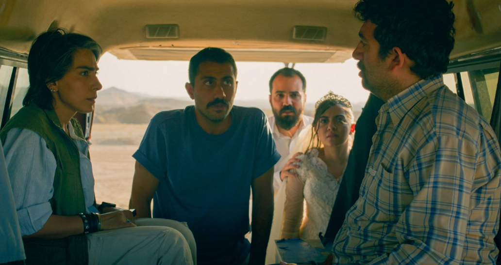 Thrillerové drama s prvky černé grotesky s názvem Drobná nehoda bylo oceněno Zlatou palmou z festivalu v Cannes 2025 a dvěma nominacemi na Oscara. Režisérem i autorem scénáře je Džafar Panahí.