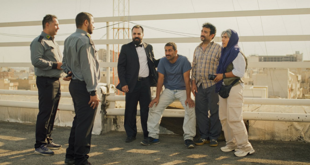 Thrillerové drama s prvky černé grotesky s názvem Drobná nehoda bylo oceněno Zlatou palmou z festivalu v Cannes 2025 a dvěma nominacemi na Oscara. Režisérem i autorem scénáře je Džafar Panahí.