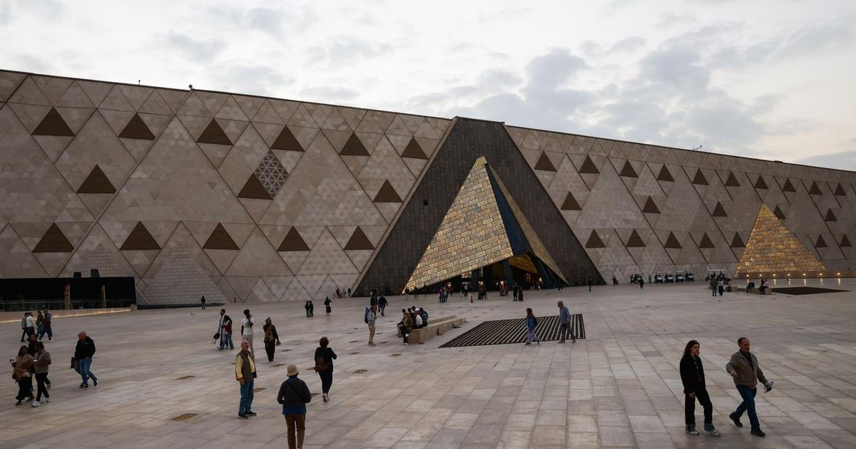 Kamenná hlava úředníka. Nizozemsko vrátilo Egyptu uloupenou sochu starou 3500 let