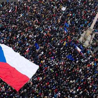 Škoda tyhle fotky minout: demonstrace za milion, prorok počasí nebo princ štvancem