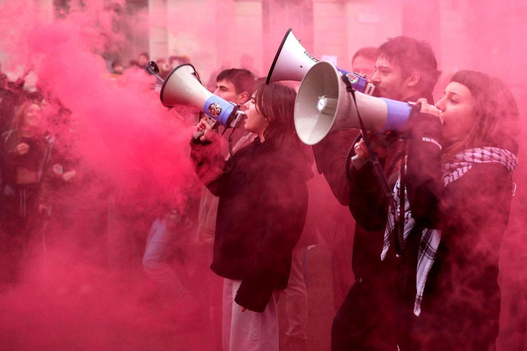 Škoda tyhle fotky minout: demonstrace za milion, prorok počasí nebo princ štvancem