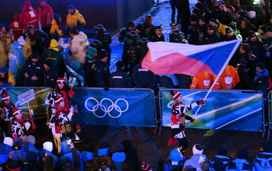 Českou výpravu přivedl při slavnostním zahájení na milánský stadion San Siro hokejista David Pastrňák.