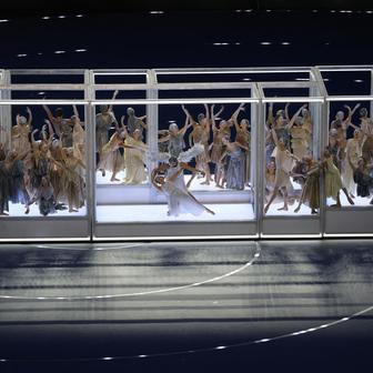 Na úvod předvedli italští umělci baletní představení na motivy soch Antonia Canovy.