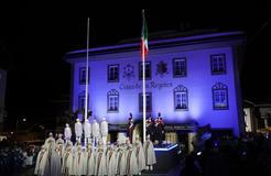 Vztyčení italské vlajky v Cortině d’Ampezzo