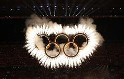 Nad San Sirem se vznášela pětice propojených kruhů, symbol olympiády