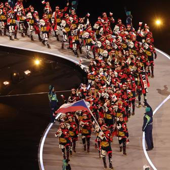 Nástup českých olympioniků v Miláně, v čele vlajkonoš David Pastrňák