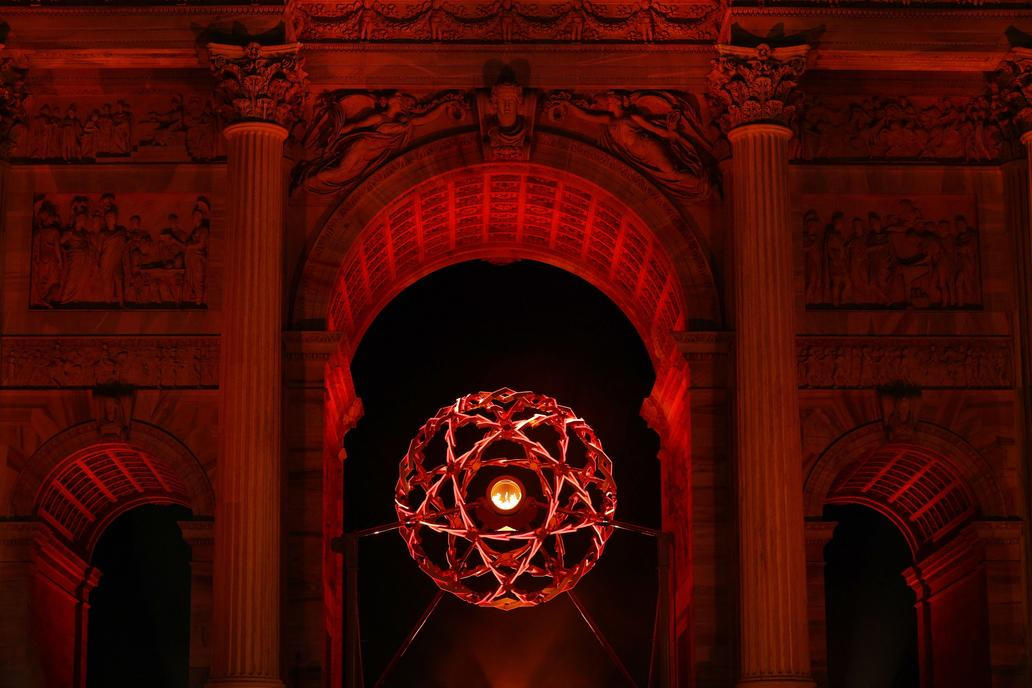 Olympijský oheň má tvar obrovského Slunce