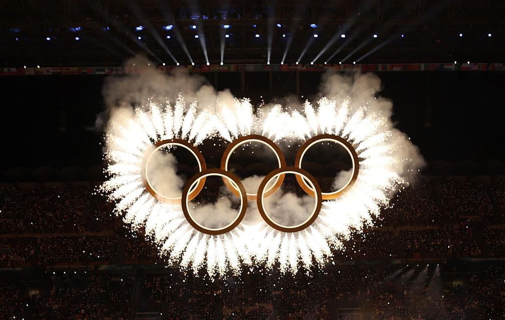 Nad San Sirem se vznášela pětice propojených kruhů, symbol olympiády