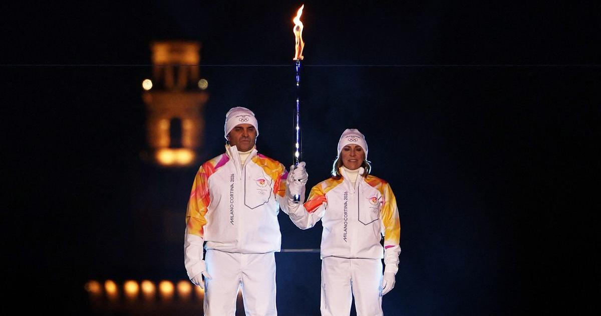 Italové nabídli světu velkolepou show, olympijský oheň zapálily legendy