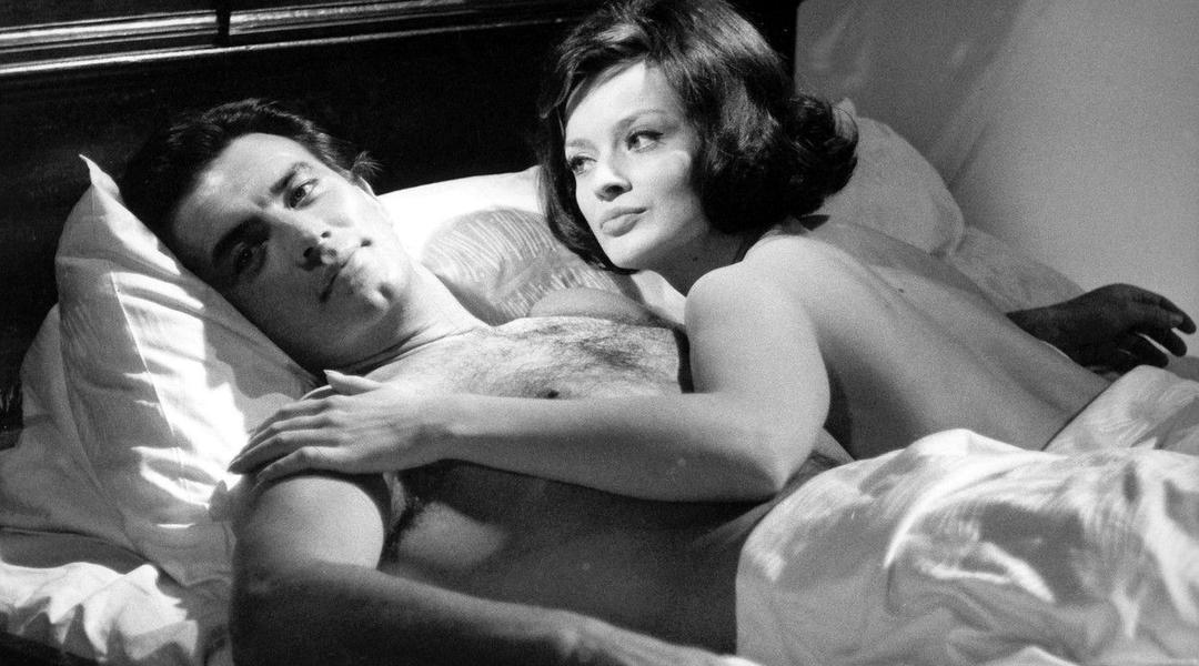 Pierre Brice s herečkou Janou Brejchovou ve filmu "Výstřely v tříčtvrtečním taktu" z roku 1965.