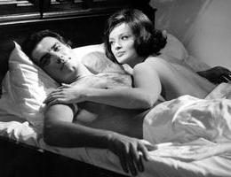 Pierre Brice s herečkou Janou Brejchovou ve filmu "Výstřely v tříčtvrtečním taktu" z roku 1965.