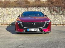 Mazda po neúspěšném SUV MX-30 přichází se svým druhým elektromobilem, téměř pětimetrovým liftbackem 6e.