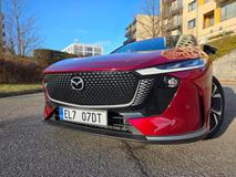 Neudělala ho ale sama, vypůjčila si čínský Deepal L07 a oblékla mu vlastní kabátek.