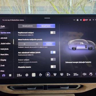 Nechybí předehřev baterie, který se aktivuje automaticky i tehdy, když je v navigaci jako cíl zadána nabíjecí stanice.