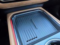 Nabíječka chytrých telefonů má 50 W a chlazení, takže se nabíjený telefon nepřehřívá.