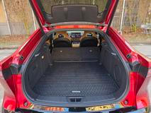 Po sklopení zadních sedadel vznikne rovná ložná plocha s objemem 1074 litrů.