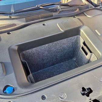 Vpředu je pak 72litrový frunk.