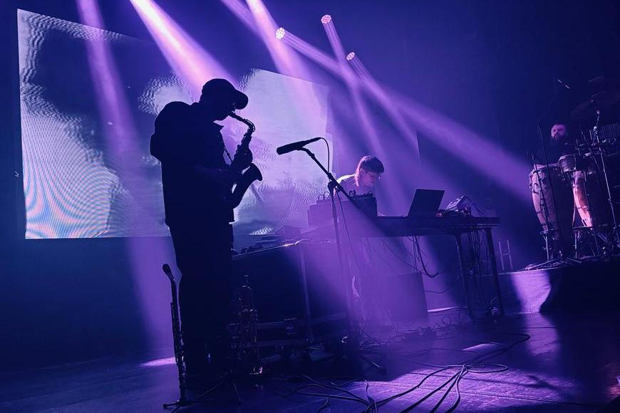 Masivní orgie na Žižkově. Tři nindžové vyplenili Akropoli