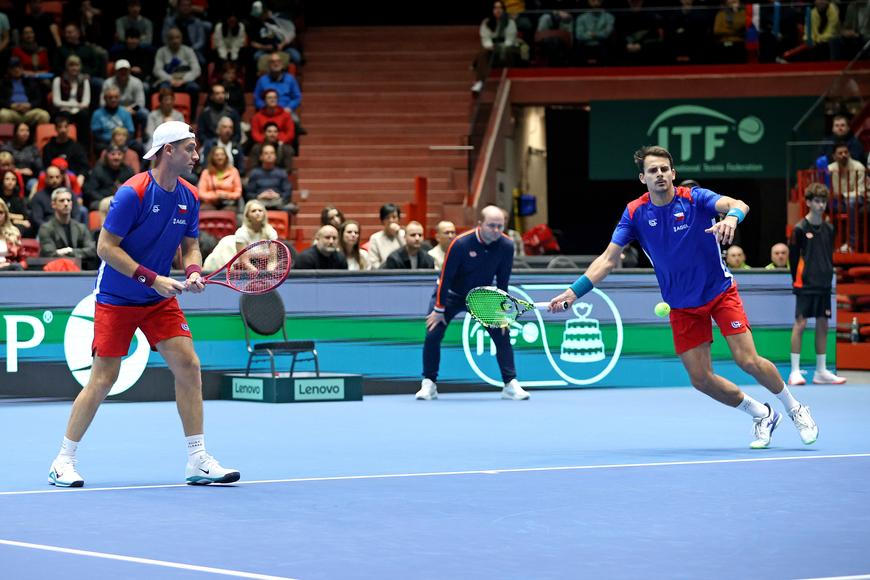 Tenisté porazili v Davis Cupu Švédsko, rozhodli debutanti Rikl s Nouzou