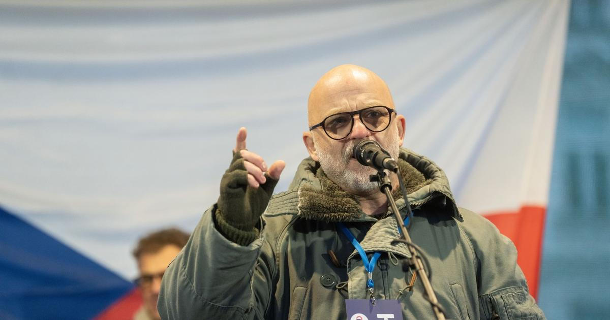 Klempíř popřál účastníkům debaty v divadle zdar. Nedostaví se kvůli jednání vlády 