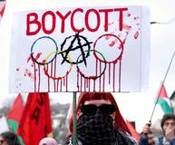 „Nepřátelé Itálie!“ Meloniová obvinila radikály z útoku na olympijský Milán