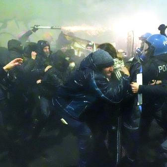 „Nepřátelé Itálie!“ Meloniová obvinila radikály z útoku na olympijský Milán