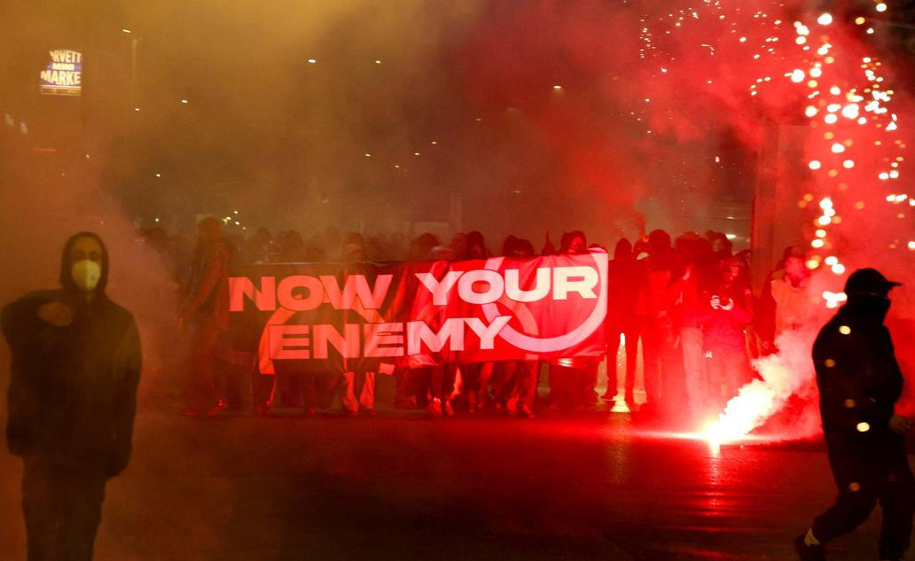 „Nepřátelé Itálie!“ Meloniová obvinila radikály z útoku na olympijský Milán