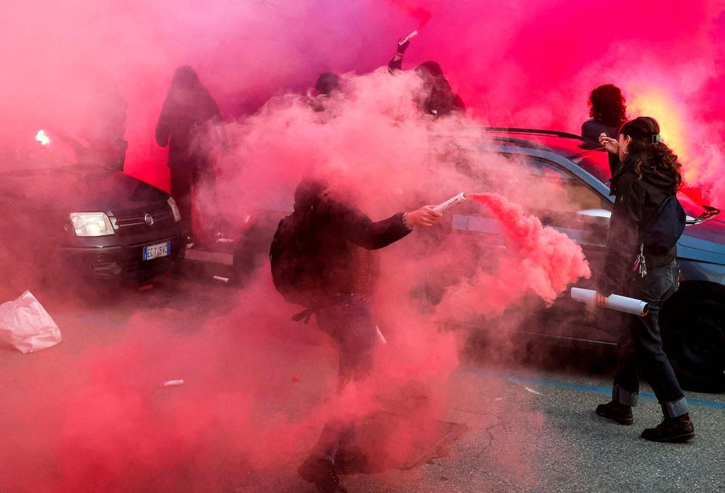 „Nepřátelé Itálie!“ Meloniová obvinila radikály z útoku na olympijský Milán