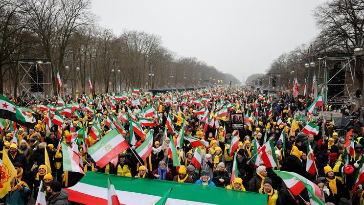 Iranian opposition group protests in Berlin