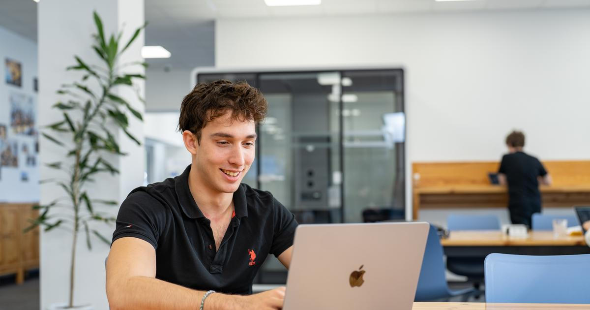 Vysokoškolských studentů v Česku přibývá, nastupují silné ročníky