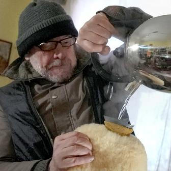 Dítě v kaluži, Bílý králík u svíčky, nahlédněte do mrazivého kyjevského ateliéru