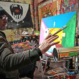 Dítě v kaluži, Bílý králík u svíčky, nahlédněte do mrazivého kyjevského ateliéru