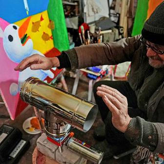 Dítě v kaluži, Bílý králík u svíčky, nahlédněte do mrazivého kyjevského ateliéru