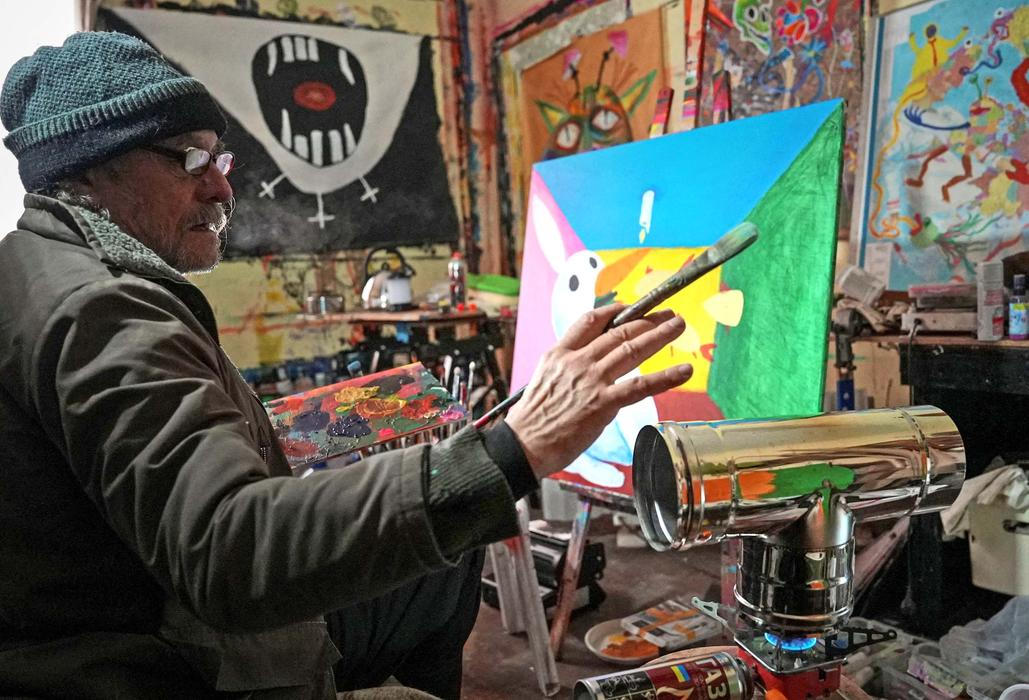 Dítě v kaluži, Bílý králík u svíčky, nahlédněte do mrazivého kyjevského ateliéru