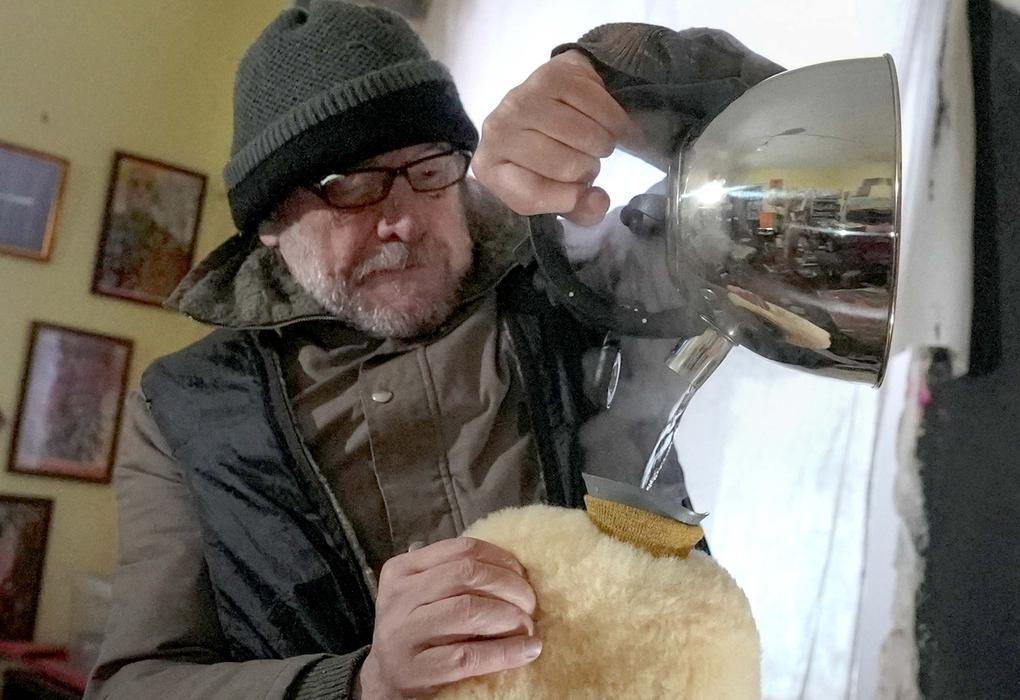 Dítě v kaluži, Bílý králík u svíčky, nahlédněte do mrazivého kyjevského ateliéru