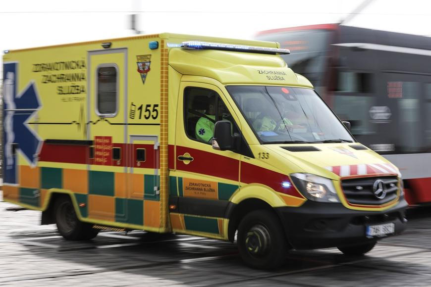 U Lidic havarovaly dva autobusy, 17 lidí je zraněných, jedna žena vážně