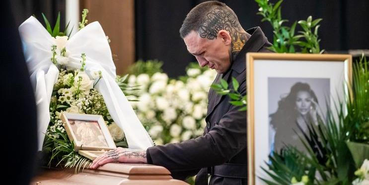 MMA zápasník Gábor Boráros na posledním rozloučení se svojí expartnerkou Monikou Jákliovou.