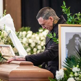 MMA zápasník Gábor Boráros na posledním rozloučení se svojí expartnerkou Monikou Jákliovou.