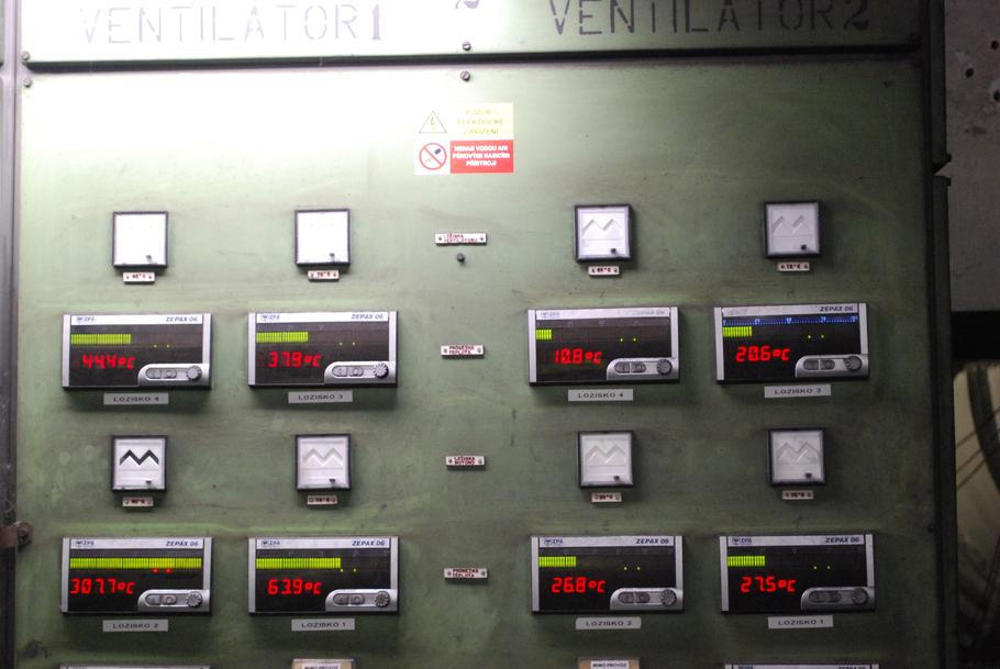 Důl ČSM má dva hlavní ventilátory. Ve strojovně se neustále hlídá jejich teplota i horko v podzemí.