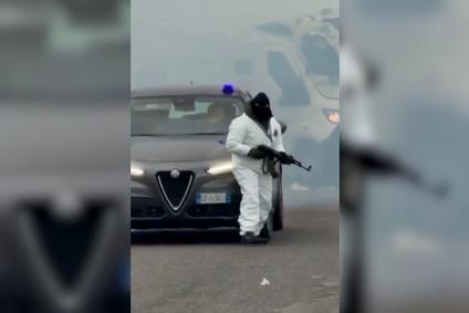 Gang přepadl dodávku uprostřed dálnice za bílého dne