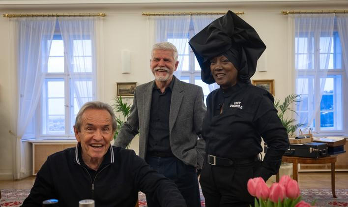 Prezident Petr Pavel s Jackym Ickxem a jeho chotí