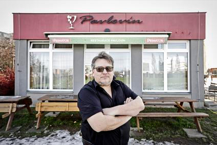 Jiří Janeček na snímku z roku 2021, kdy se odmítal podřídit vládním proticovidovým opatřením. Tehdy restauraci nezavřel, teď musel.