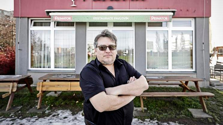 Jiří Janeček na snímku z roku 2021, kdy se odmítal podřídit vládním proticovidovým opatřením. Tehdy restauraci nezavřel, teď musel.