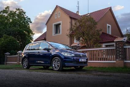 Volkswagen Touran už je v Česku dostupný jen ze skladových zásob.