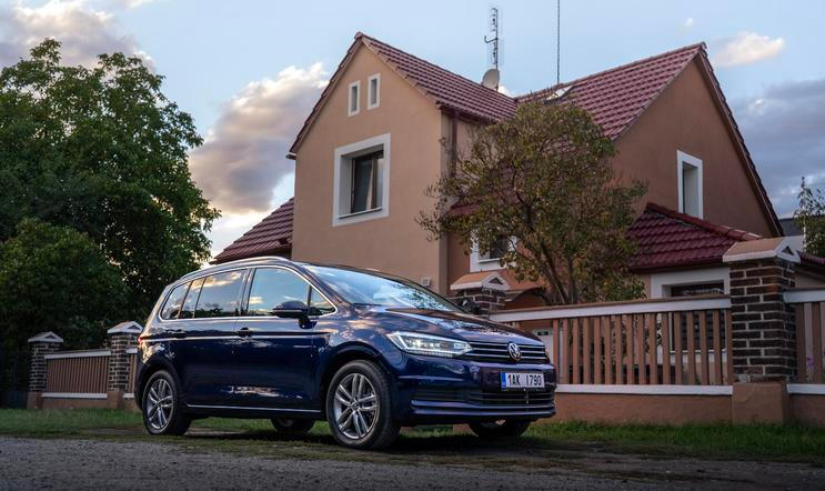 Volkswagen Touran už je v Česku dostupný jen ze skladových zásob.